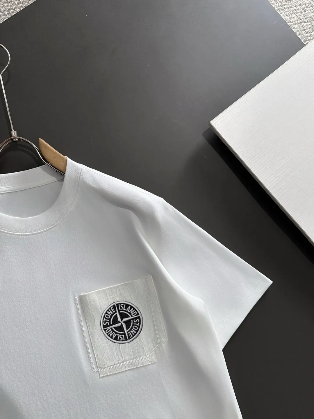 🅿️270 shipped next day Stone Island 2025 spring and summer new style (top quality, differentiated currency) launches double yarn pure cotton fabric short sleeves, early spring catwalk style, personalized and exclusive style, same style for men and women, using imported custom dyed fabrics, back collar chain bottom, fully shoulder-covering, no deformation or shrinkage when exposed to water, SIZE: M to 3XL